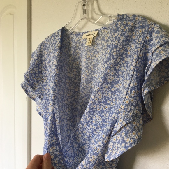 MONTEAU•Frilly blue top, white flower pattern - Picture 5 of 8